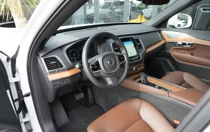 Volvo XC 90 cena 213900 przebieg: 81800, rok produkcji 2021 z Puławy małe 121